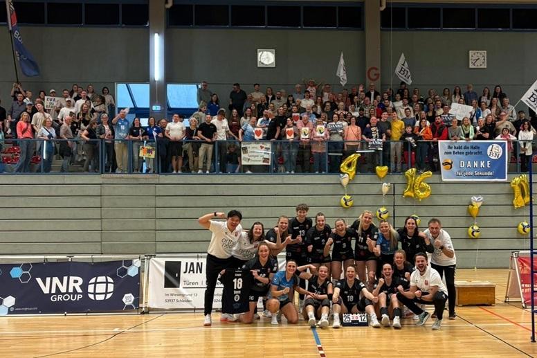 Die #bizepsvolleys feiern einen emotionalen Saisonabschluss & Abschied in der Hardtberghalle.