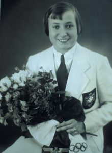 Leni Henze, geb. Lohmar, 1936