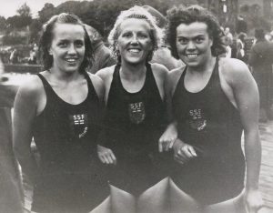 Klubkampf in Hamburg am 22.08.1948: v.l. Tilly Gollers, Leni Henze, Else Kleimann