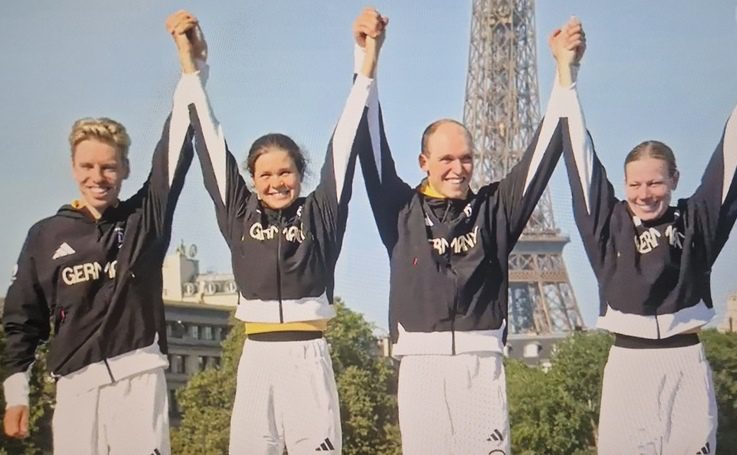 Olympia-Gold für Lasse Lührs mit der Triathlon-Mixed Staffel