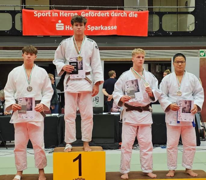 Maxim Belender und Nari Bröhl im Finale des BoT U17