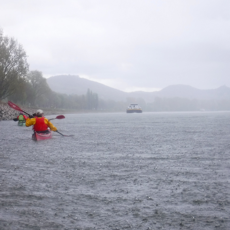 Paddeln gegen den Strom im April