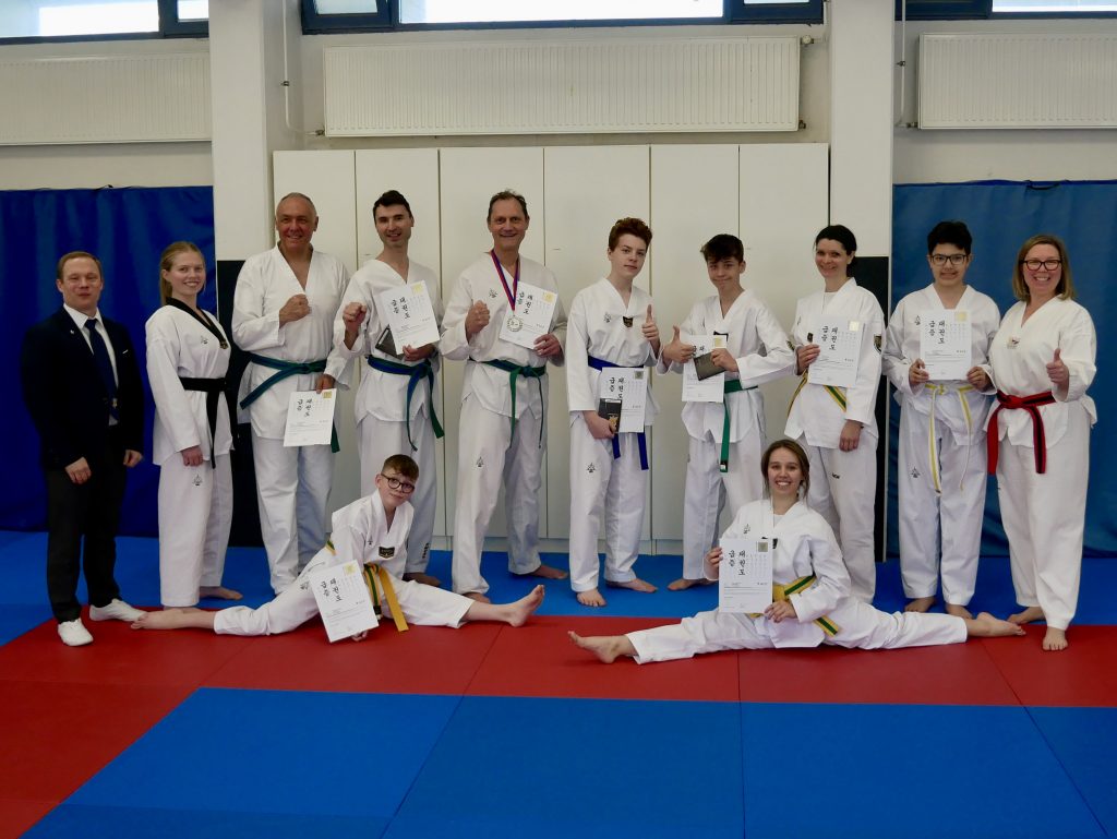 Erfolgreiche KUP-Prüfung bei der Tae Kwon Do Abteilung des SSF Bonn
