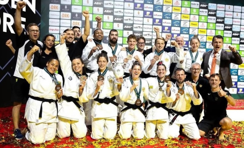 Die deutsche Mannschaft bei der WM in Budapest, Jano Rübo stehend in der Mitte (Foto: eju)