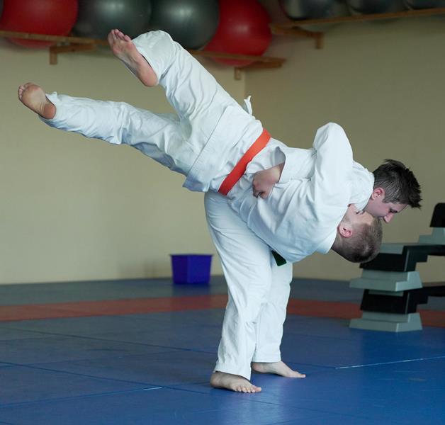 Hüftwurf (Foto: Jan T. Taufer)