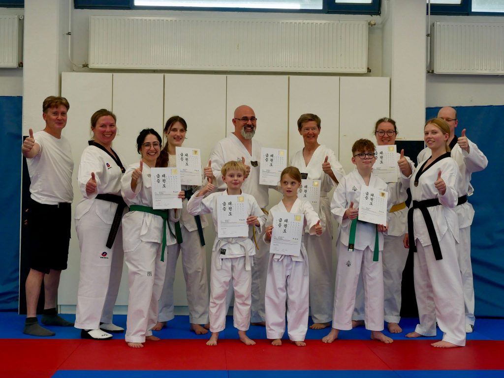 Galerie: 3. KUP-Prüfung 2025 bei der Taekwondo Abteilung des SSF Bonn