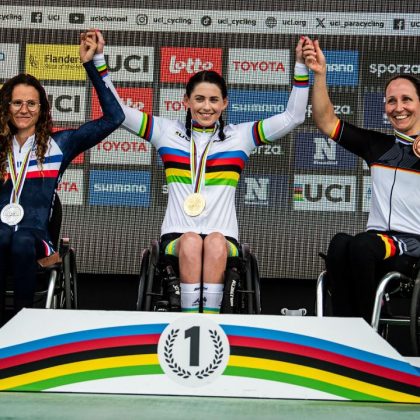 Bei der Siegerehrung: v.l.: Anais Vincent, Lauren Parker, Annika Zeyen-Giles