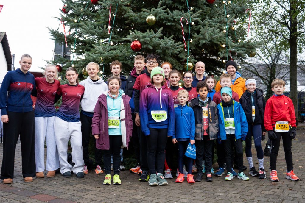 Saisonauftakt beim Mondorfer Weihnachtslauf – Podestserie als Start in den Winter