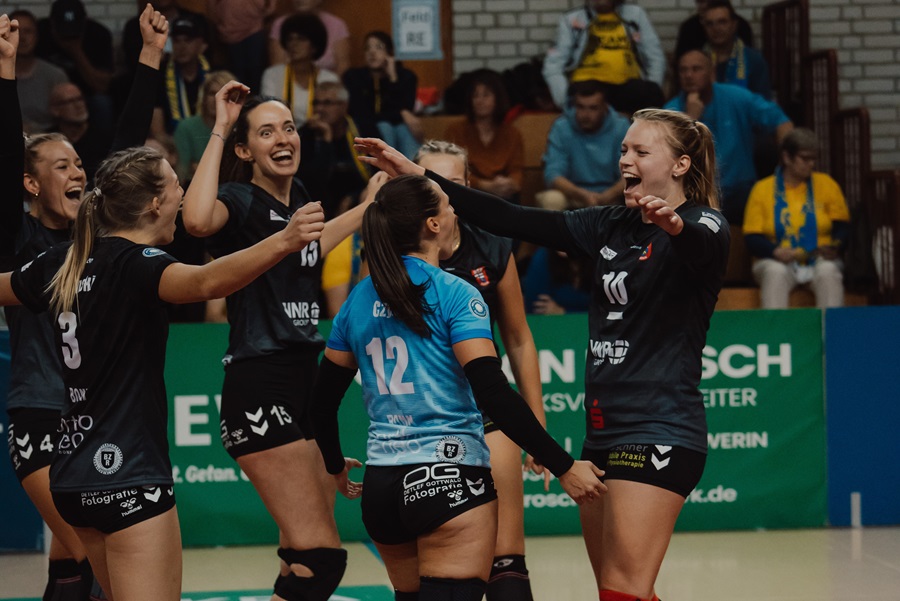 Nach zweiwöchiger Spielpause greifen die #bizepsvolleys am kommenden Samstag wieder ins Geschehen der 2. Volleyball Bundesliga Nord ein. Um 16 Uhr empfangen die SSF-Damen in der Hardtberghalle die zweite Mannschaft des SSC Schwerin.